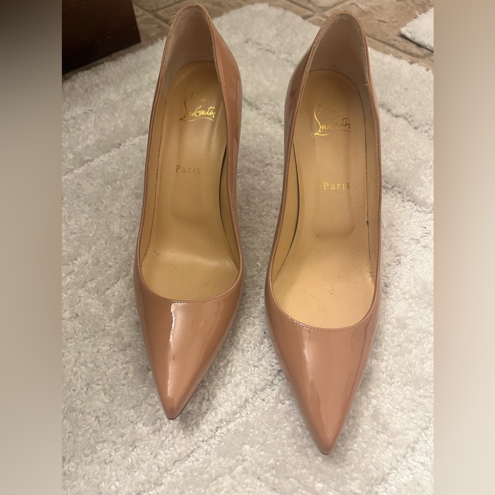 Christian Louboutin nude heels 39